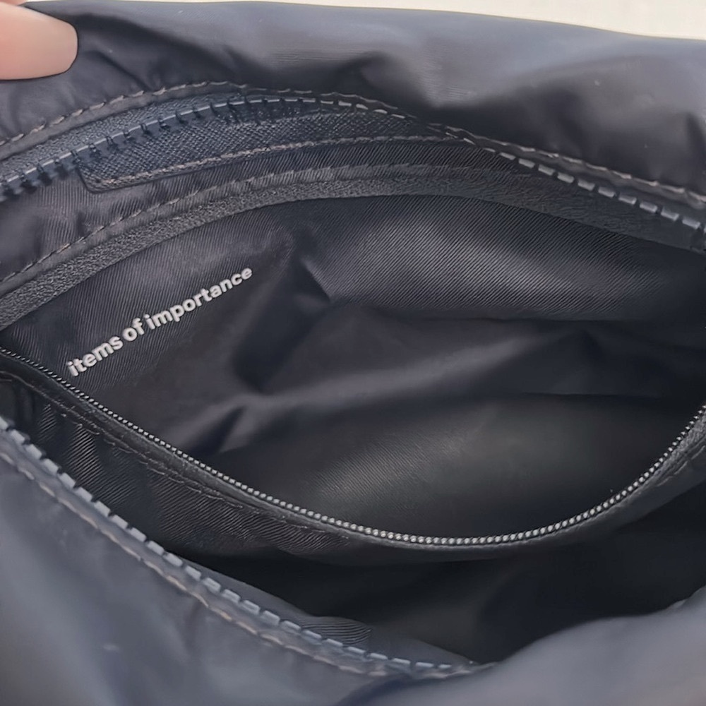 Lululemon Fast Track Belt Bag midnight Navy EUC - Picture 10 of 15